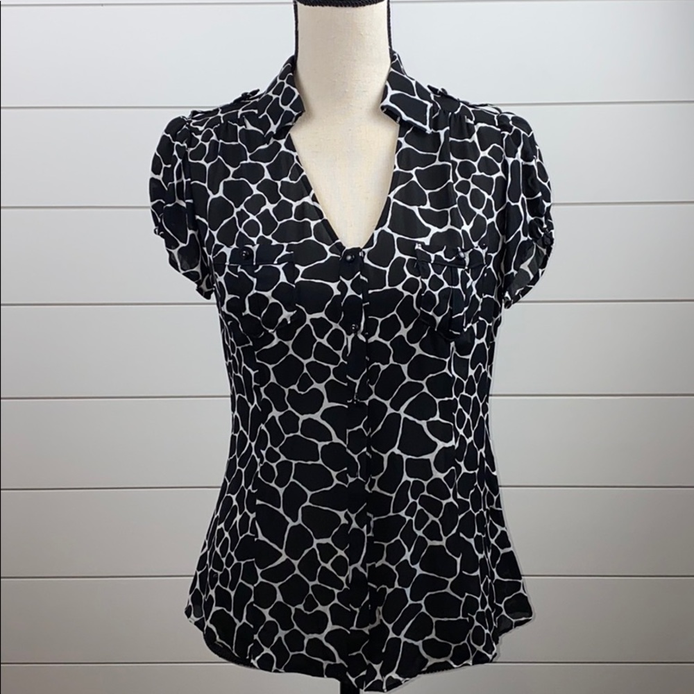 White House Black Marke Silk Giraffe Print Blouse